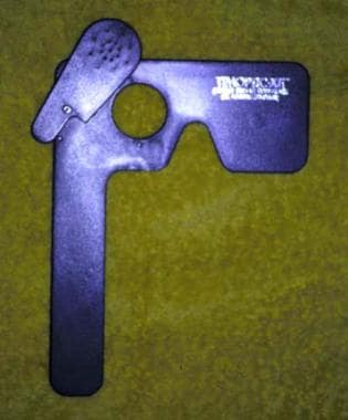 A paddle occluder with an attached pinhole facilit