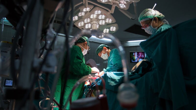 Early SAVR Tops Watchful Waiting in Severe No-Symptom AS: AVATAR