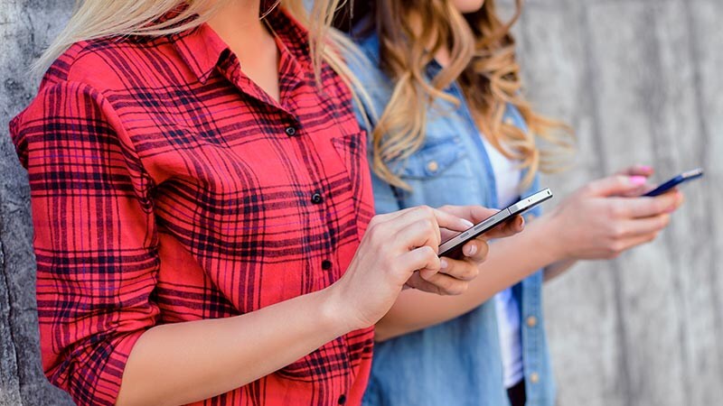 Teens Streaming on Twitch Vulnerable to Predators