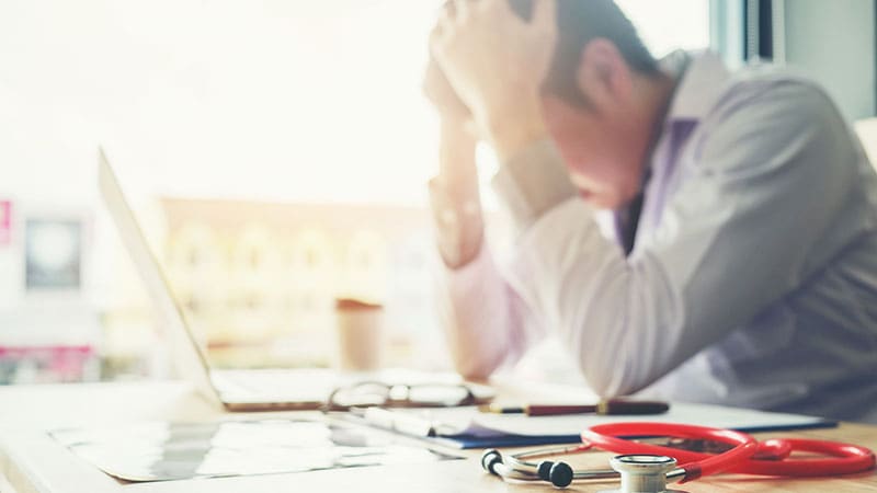 Burnout und Suizid von Ärzten: Warum wir es als Zeichen sehen sollten, „dass etwas in diesem System extrem falsch läuft“