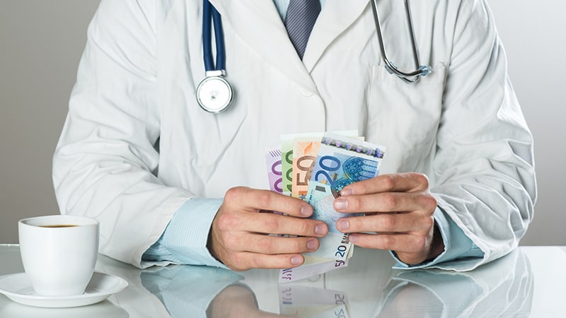 Rzte Emp Rt Tarifverhandlungen Mit Den Kommunalen Kliniken Vertagt   Dt 220216 Doctor With Money 800x450 