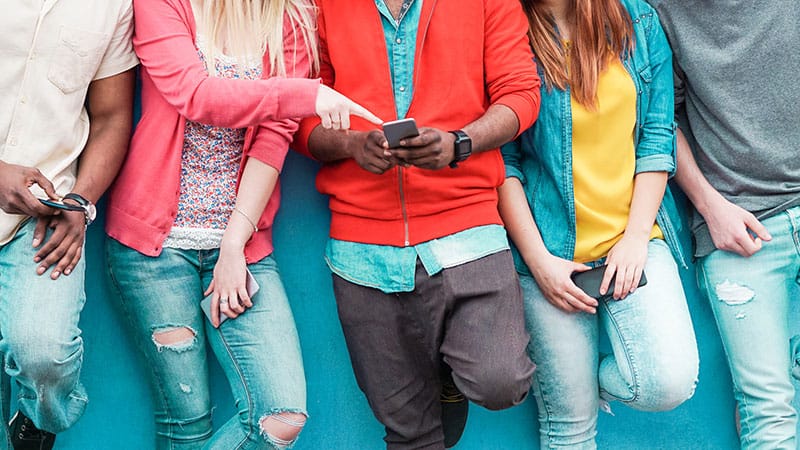 Handy weg, Mädels und Jungs – sonst kann es ungesund werden