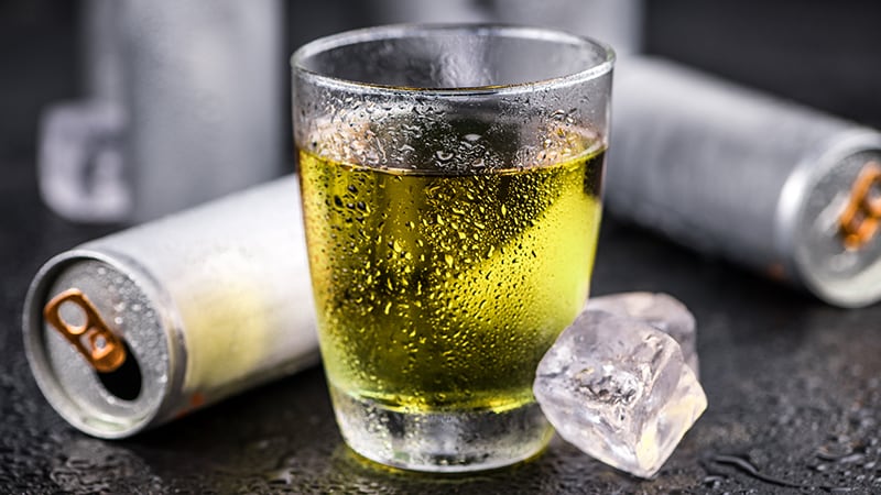 Bebidas energizantes: estudio reafirma riesgo cardiovascular del consumo en jóvenes