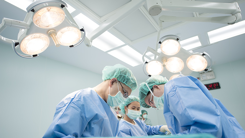 Parto por cesárea se vinculó a peores desenlaces en mujeres con COVID-19