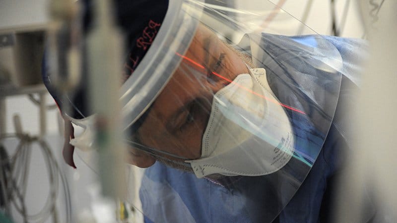 El primer ministro británico dice que la nueva variante puede conllevar un mayor riesgo de muerte