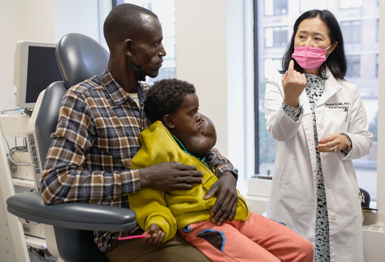 giant-tumor-removed-from-girl-s-face-surgical-images