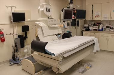 Fluoroscopy table and dual-screen procedure monito