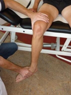 Checking rotation of the knee in passive mobilizat