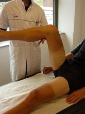 Checking rotation of the hip in passive mobilizati