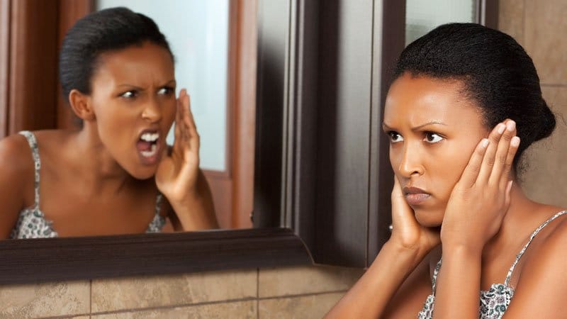 A mulher no espelho: reflexo de uma doença potencialmente fatal