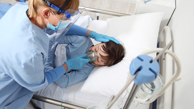Criança com febre persistente e sintomas gastrointestinais? Suspeite de ...