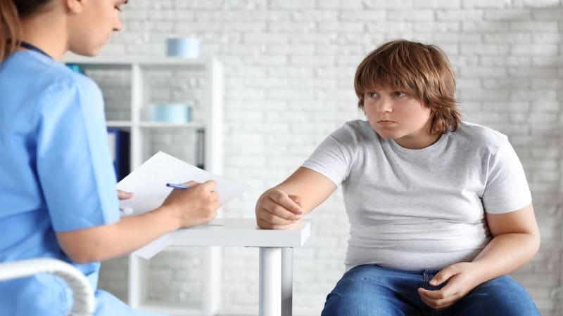 O desafio de falar sobre controle do peso corporal com adolescentes