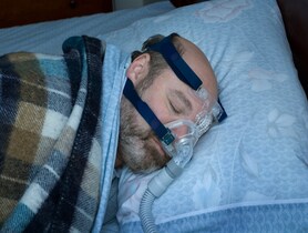 photo of man with sleep apnea mask