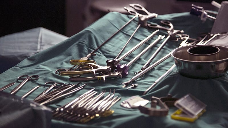 Irrigation peropératoire des plaies avec une solution de polyhexanide ...