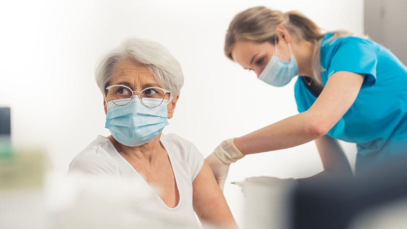 aux Etats-Unis comme en France, plusieurs doses pour les plus fragiles - News Directory 3