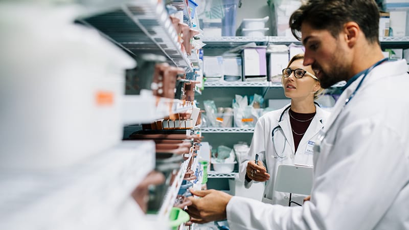 Plus de pharmaciens, mais moins d’officines