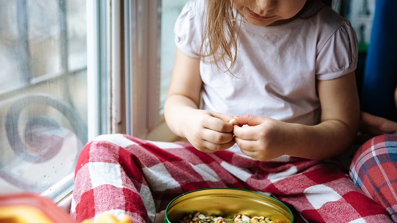 Chute des allergies alimentaires grâce aux recommandations sur l’introduction des fruits à coques