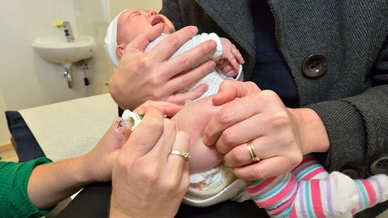 Bronchiolite chez le nouveau-né : le nirsévimab supérieur à la vaccination maternelle