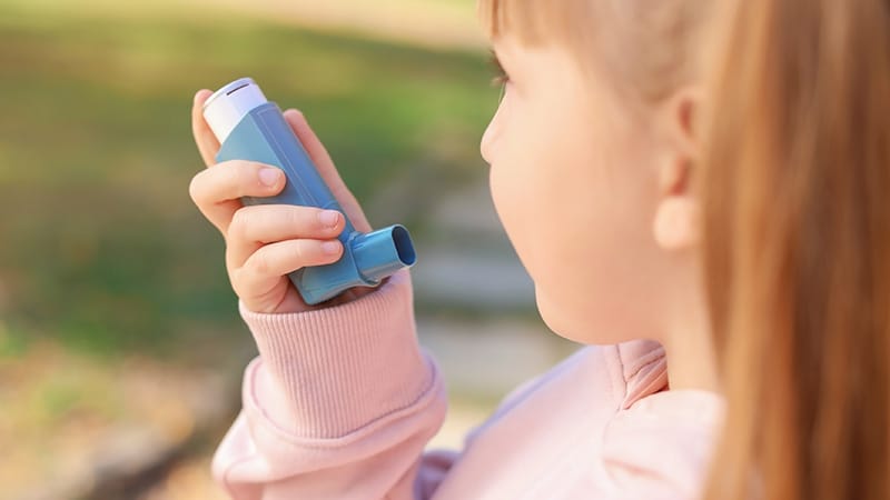 Chez l’enfant, un asthme léger peut-il vraiment être ignoré ?