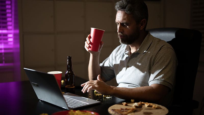 Middle-of-the-Night Eating Skews the Gut's Circadian Clocks