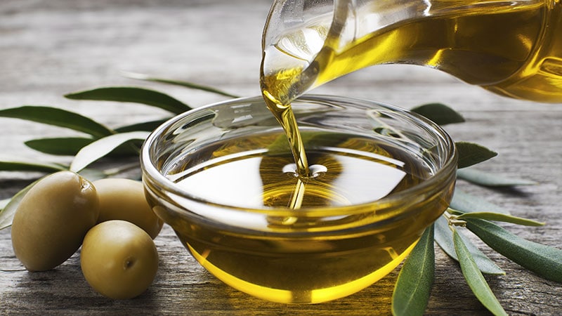High Olive Oil Intake Linked to Lower Dementia-Related Death