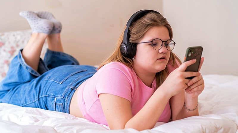 Social Media a 'Powerful' Way to Talk to Teens About Obesity
