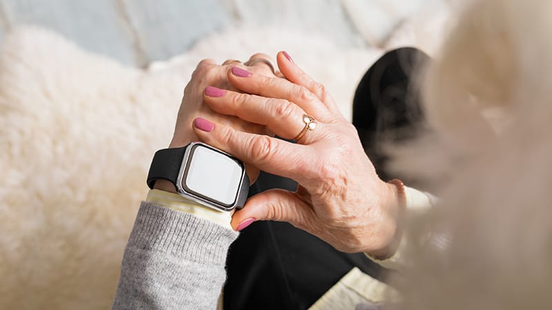 Wearables in Crohn's Disease: Can They Predict Flares? - Medscape