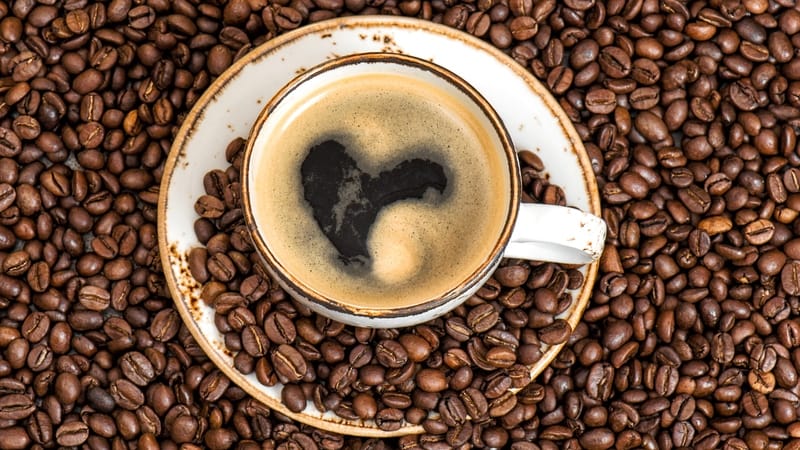 Combien de tasses de café faudrait-il boire pour provoquer une crise cardiaque ?