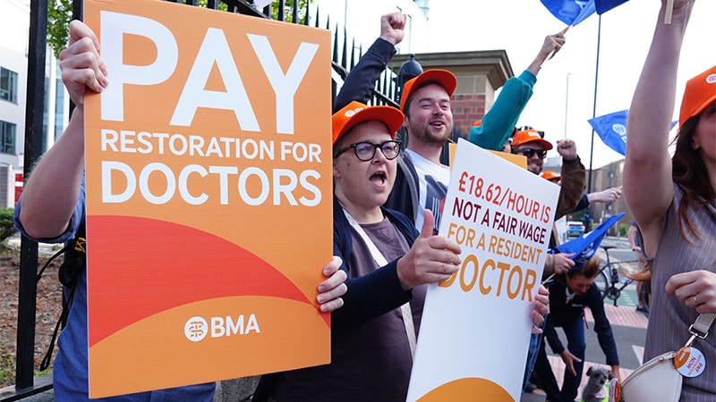 Doctors Vote Yes to Extend England Strike Mandate