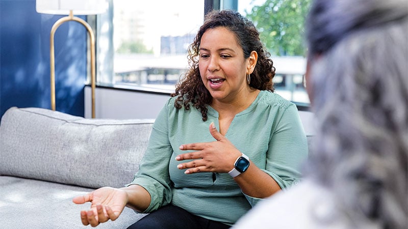 O que o uso das mãos ao falar revela sobre o nosso cérebro