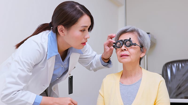 Female Eye Doctors Earn Less Across All Ranks