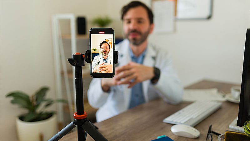 Canadian Physicians Fight the Good Fight on Social Media