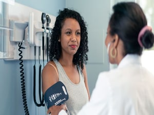 Hypertension Before 35 Tied to Triple Stroke Risk in Midlife