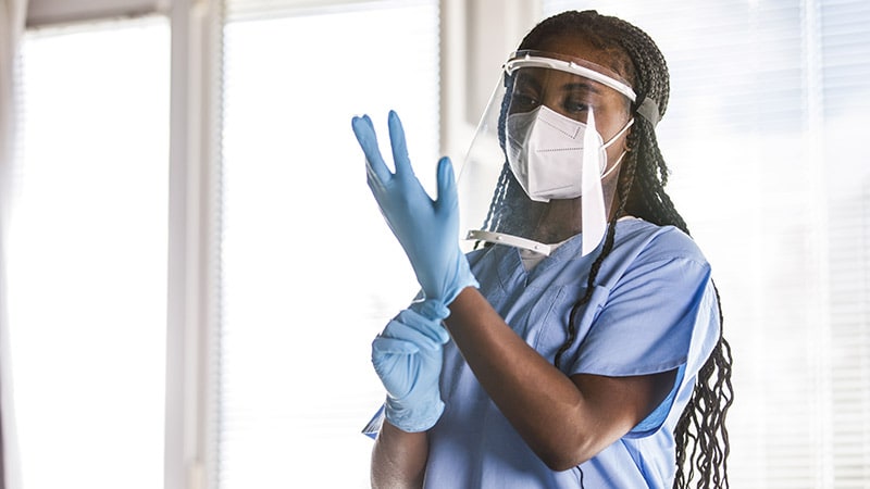 Les travailleurs de la santé sont confrontés à des risques accrus pendant la pandémie