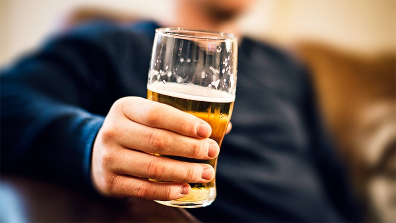 Social Position Tied to Alcohol Use Disorder Therapy Success – Medscape